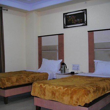Hotel Dolphin Rāipur Zewnętrze zdjęcie