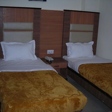 Hotel Dolphin Rāipur Zewnętrze zdjęcie