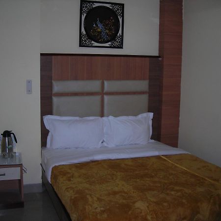 Hotel Dolphin Rāipur Zewnętrze zdjęcie