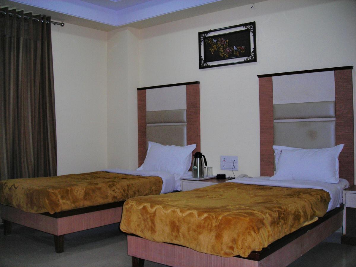 Hotel Dolphin Rāipur Zewnętrze zdjęcie