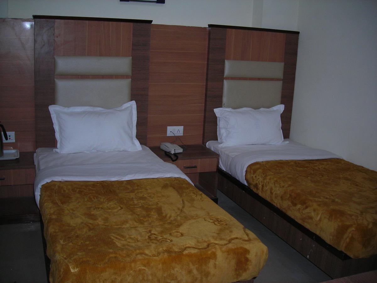Hotel Dolphin Rāipur Zewnętrze zdjęcie